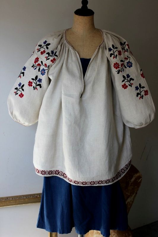 ウクライナ刺繍アンティークワンピース　青と赤のお花刺繍チュニック丈