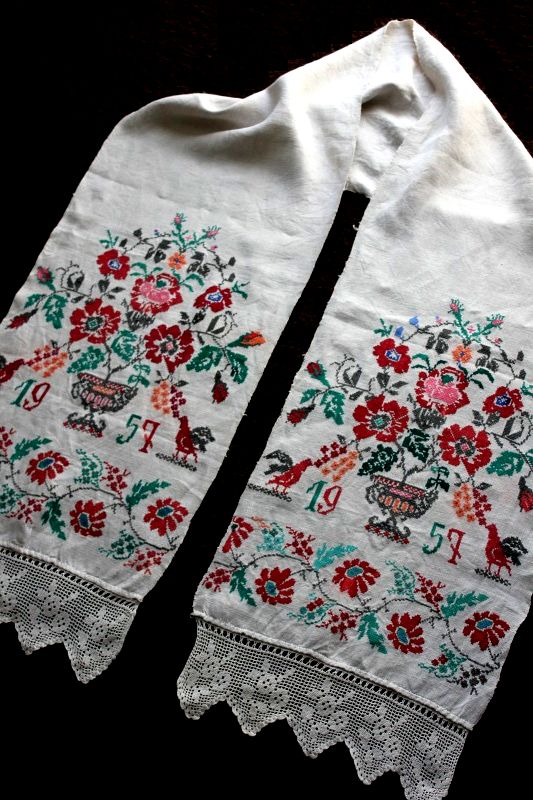 東欧刺繍アンティークリネン 鳥とお花とクロシェットレース