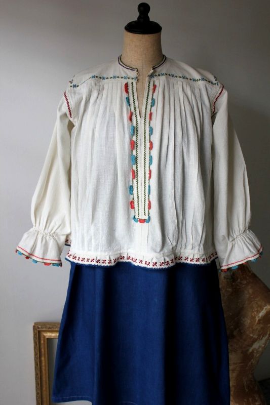 ブルガリア民族衣装のアンティークブラウス　手織りコットン