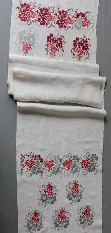 ウクライナ刺繍アンティークリネン 深い赤と桃色のぶどう刺繍