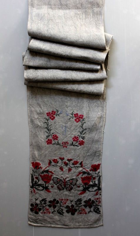 ウクライナ刺繍アンティークリネン 幅広ストール 煤染めちょうちょ刺繍