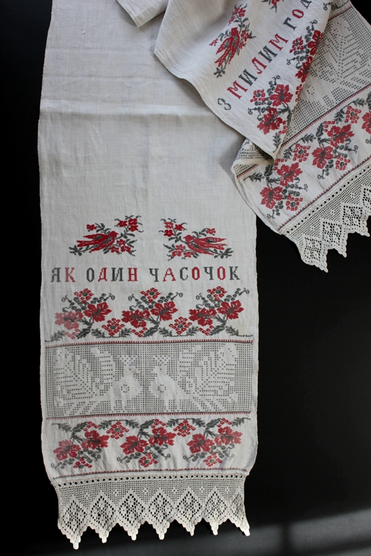 ウクライナ刺繍アンティークリネンのストール　TORI 鳥シリーズ