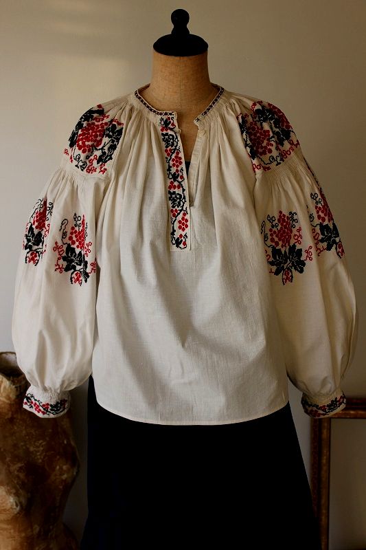 大きな葡萄刺繍ウクライナ民族衣装ブラウス