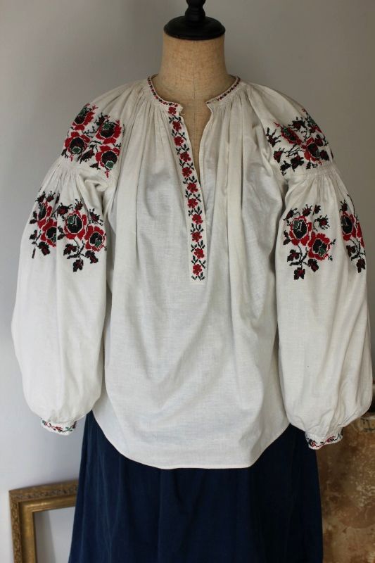 ウクライナ民族衣装ブラウスカラフル薔薇刺繍