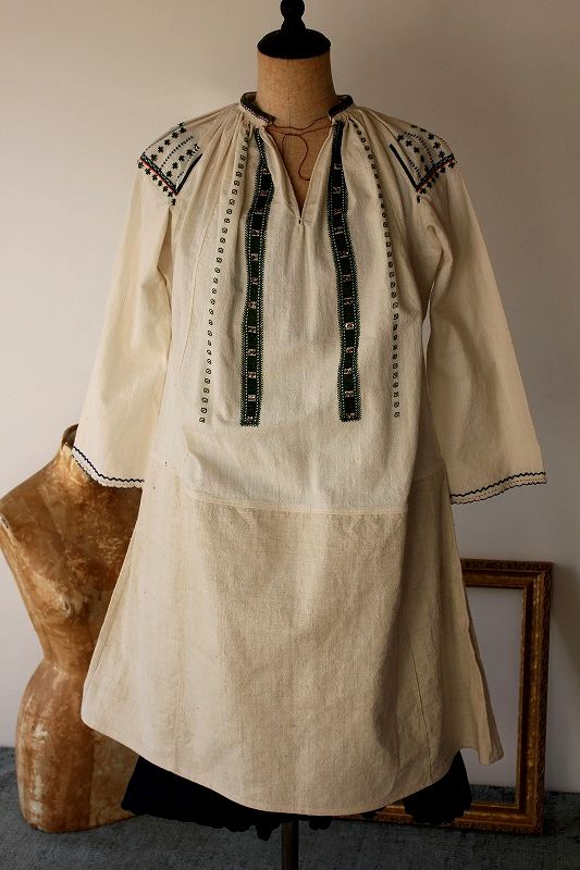 グリーンティー色伝統刺繍ブルガリア民族衣装ワンピース