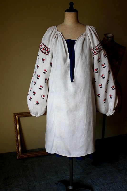 小さなチューリップ刺繍ウクライナ民族衣装 アンティークワンピース