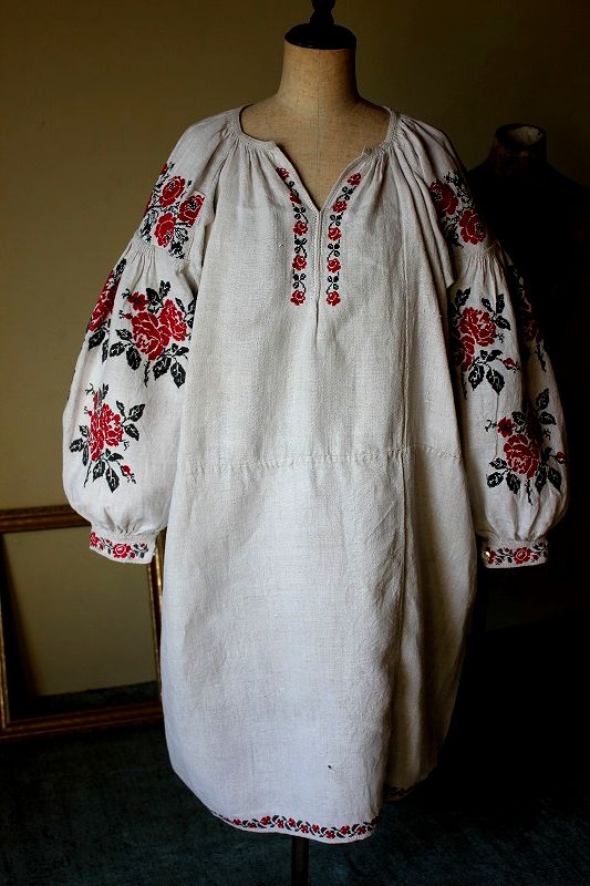 大きな薔薇の豪華刺繍ウクライナ民族衣装 アンティークワンピース