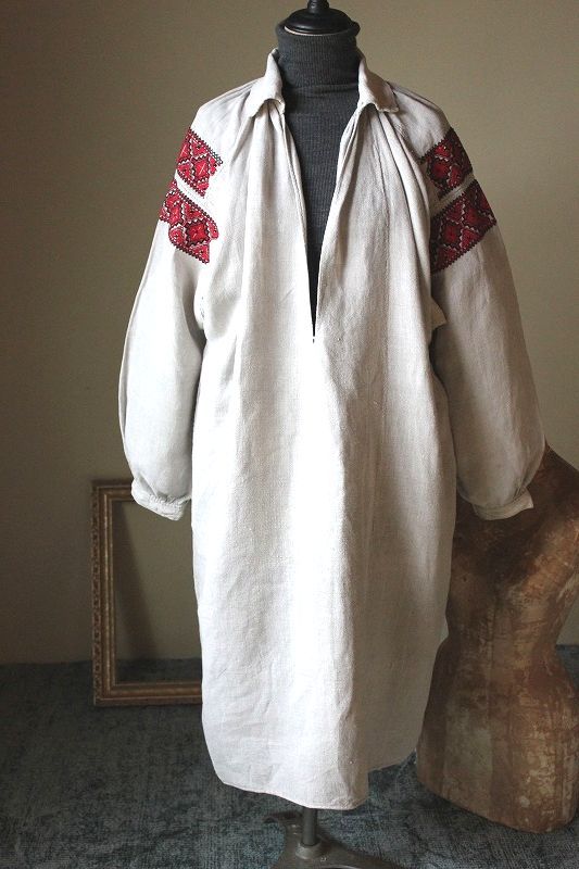 襟つき赤い伝統刺繍ウクライナ民族衣装アンティークワンピース