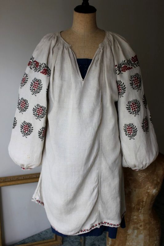 大きなリース刺繍のウクライナ民族衣装アンティークワンピース