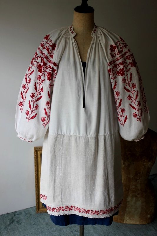 豪華赤い刺繍のウクライナ民族衣装アンティークワンピース